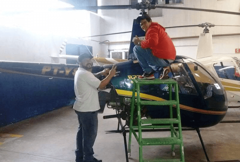 Adesivamento em Avião e Helicóptero