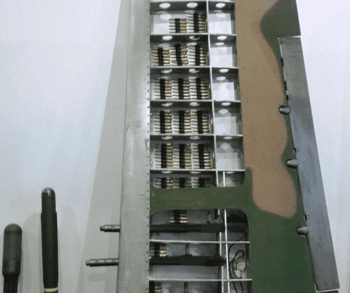 Asa de Avião Militar Réplica com Metralhadora FAKE