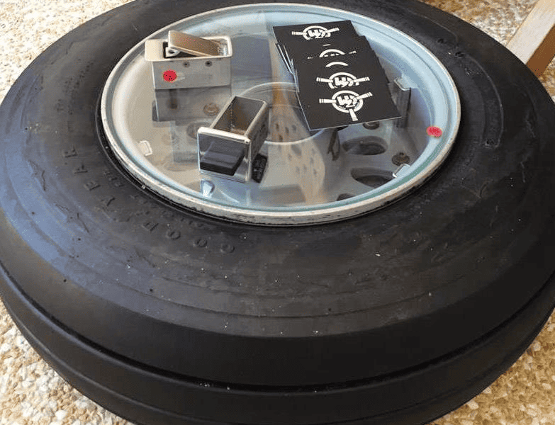 Mesa Pneu e Roda de Avião Vintage Decorativa