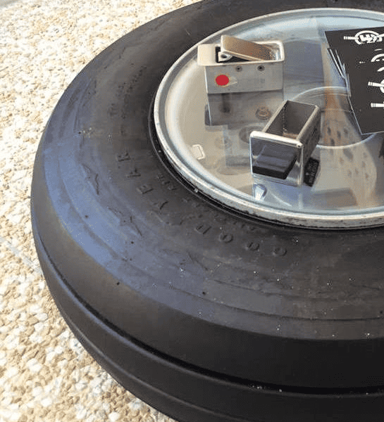 Mesa Pneu e Roda de Avião Vintage Decorativa