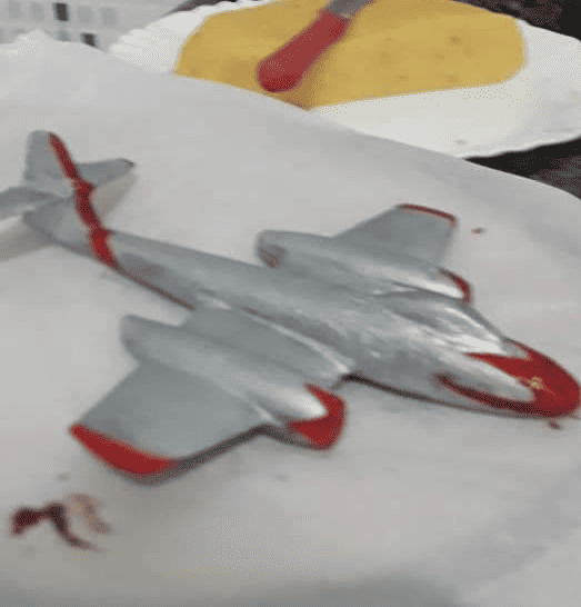 Maquete do T-25 T-27 e F-8 em Chocolate