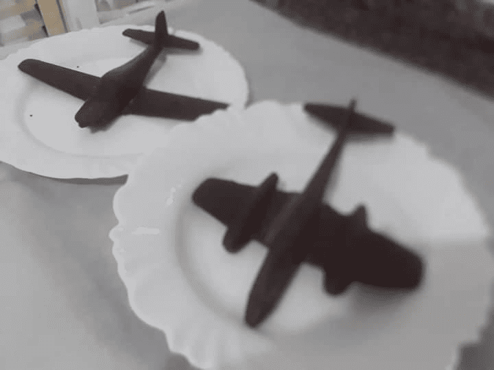 Maquete do T-25 T-27 e F-8 em Chocolate