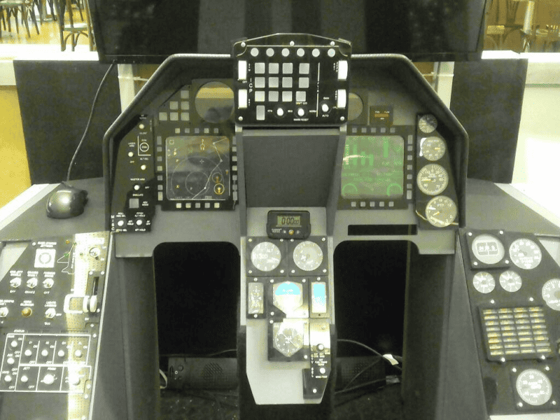Simulador de Voo Réplica da Cabine do F-16