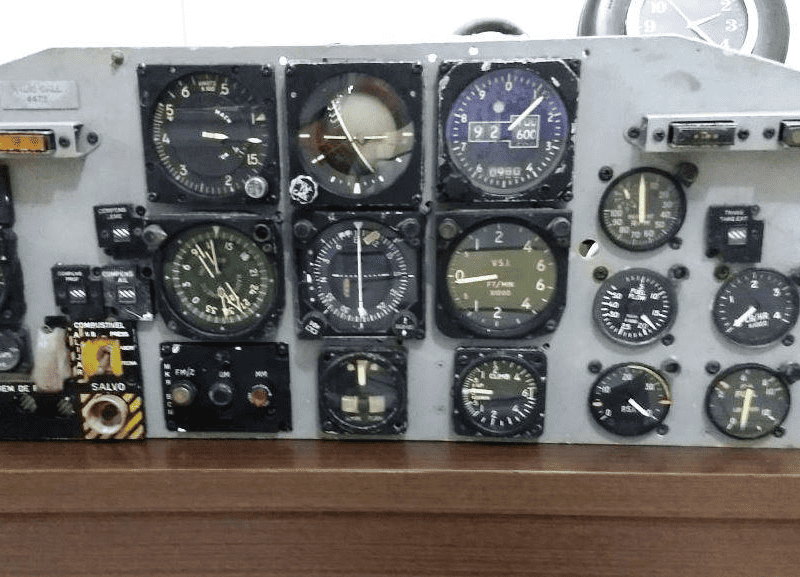 Painel de Instrumentos Superior do AT 26 Xavante
