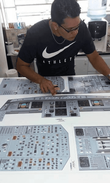 Cabines de Avião ou Helicóptero em Mock Up em Adesivo de Vinil