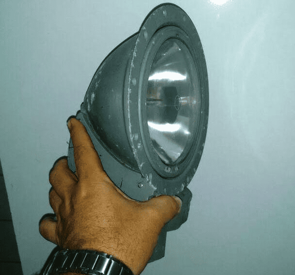 Farol do Trem de Pouso do C-130 Hércules