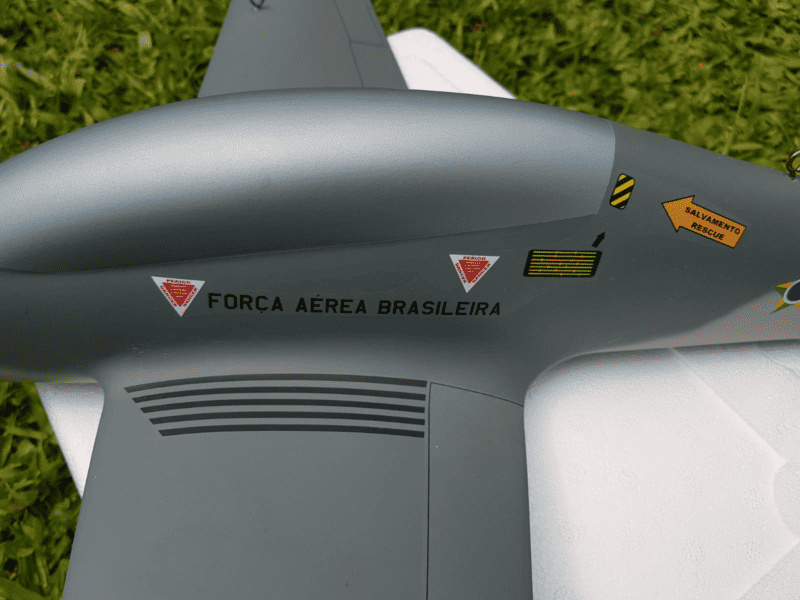 Maquete em Resina do AT-27 Cinza