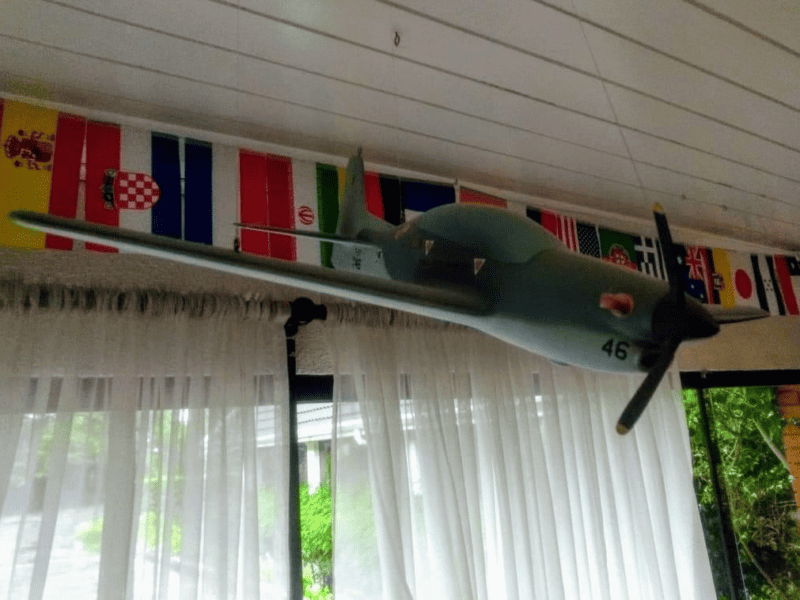 Maquete em Resina do AT-27 Cinza