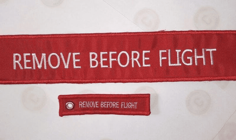 Chaveiro Bordado REMOVE BEFORE FLIGHT