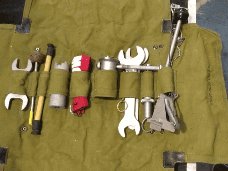 Bolsa com Kit de Ferramentas para Avião