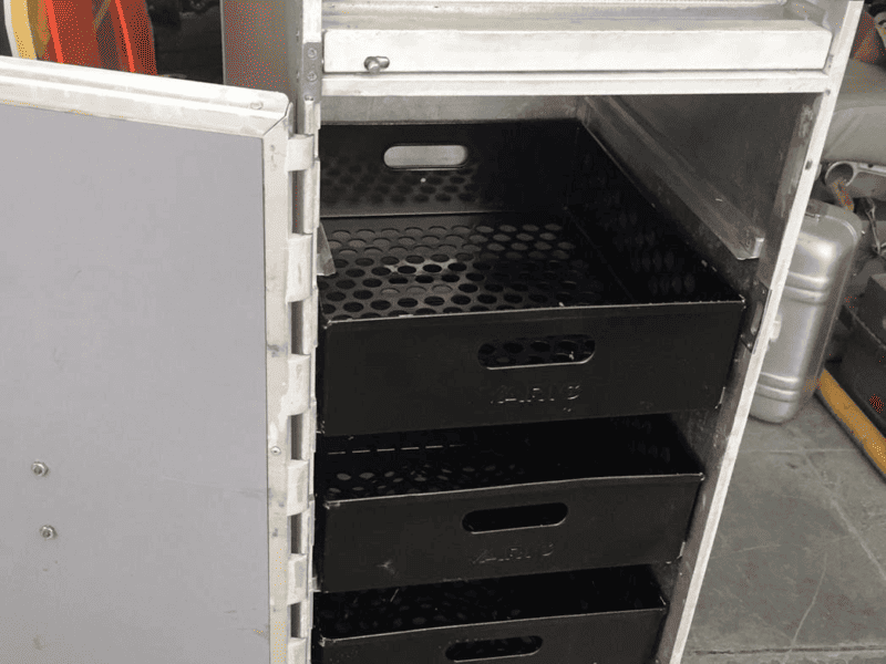 Trolley Cinza Carrinho de servir bebidas comidas no avião