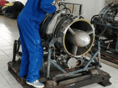 Mecânico Manutenção de Motor a Jato