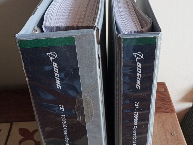 Manual do Avião Boeing 737 (original) 2 volumes completo