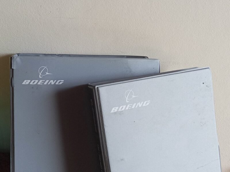 Manual do Avião Boeing 737 (original) 2 volumes completo