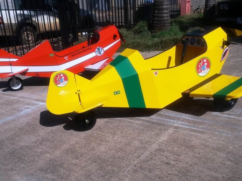 Avião Pedalinho Infantil em Metal Vintage