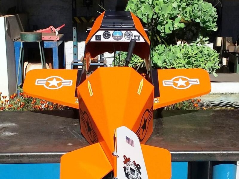 Avião Pedalinho Infantil em Metal Vintage