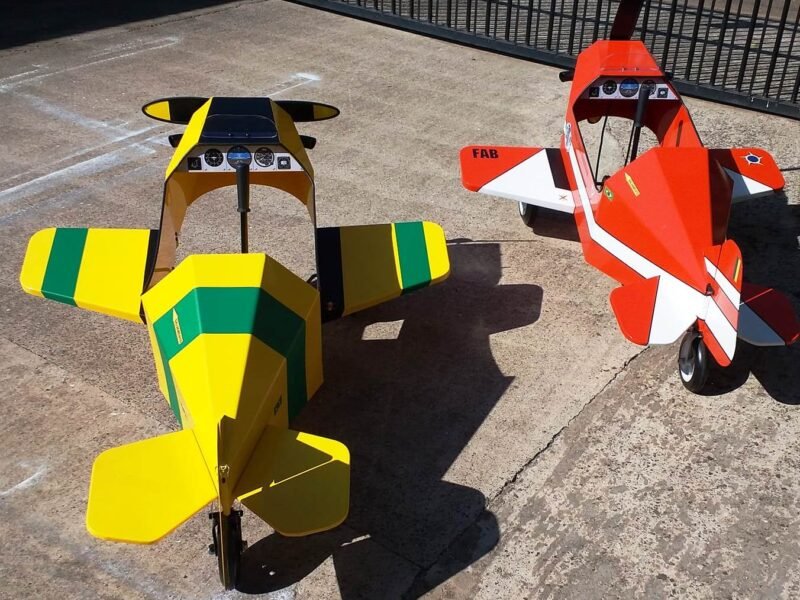 Avião Pedalinho Infantil em Metal Vintage