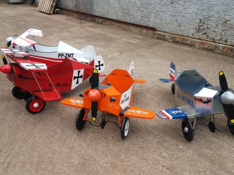 Avião Pedalinho Infantil em Metal - Vintage -