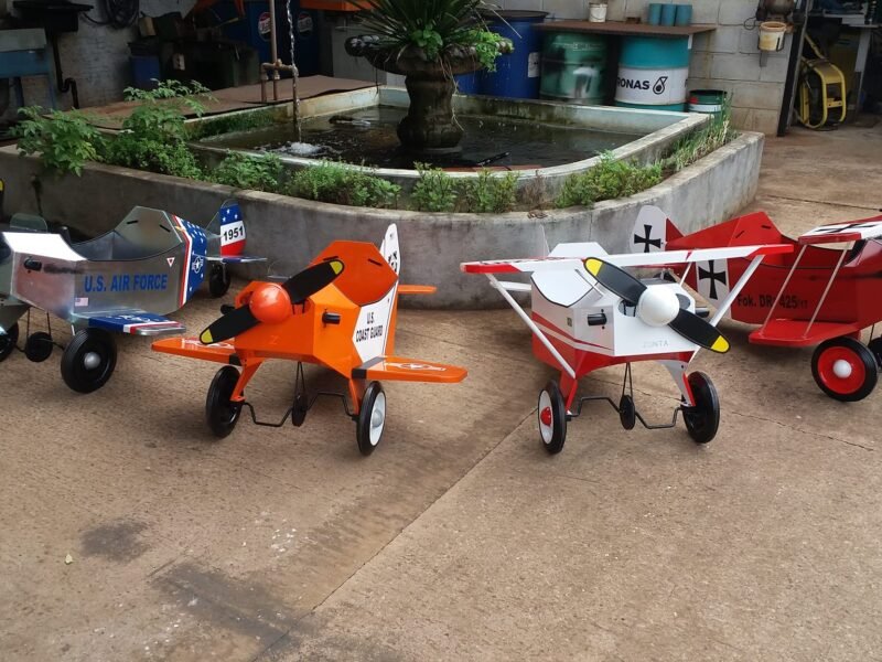 Avião Pedalinho Infantil em Metal - Vintage -