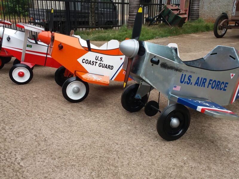 Avião Pedalinho Infantil em Metal - Vintage -