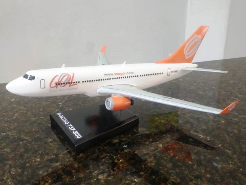 Maquete de Aviões Helicópteros Militares e Civis feito Artesanalmente em Madeira