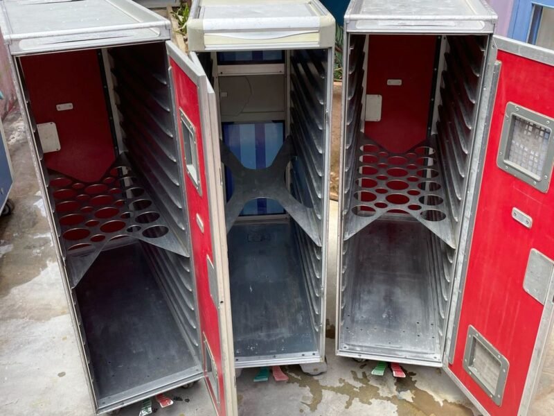 Trolley Carrinho para Servir Comida em Aviões Comerciais USADO para venda.