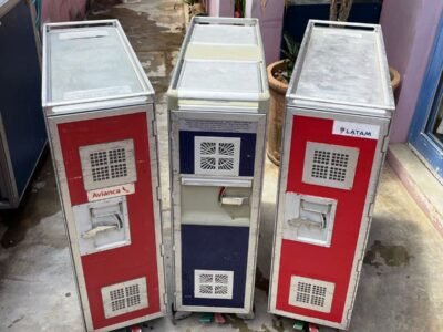 Trolley Carrinho para Servir Comida em Aviões Comerciais USADO para venda.