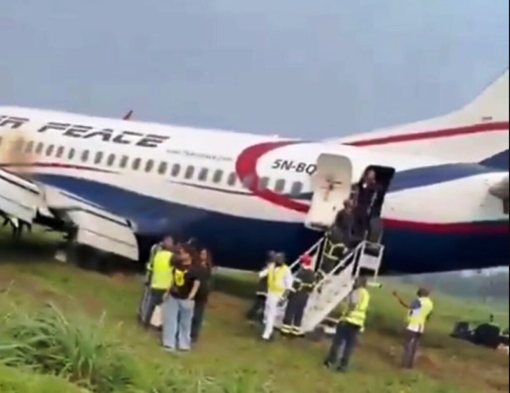 Boeing-737-300-da-Air-Peace-vara-a-pista-ao-pousar-na-Nigeria