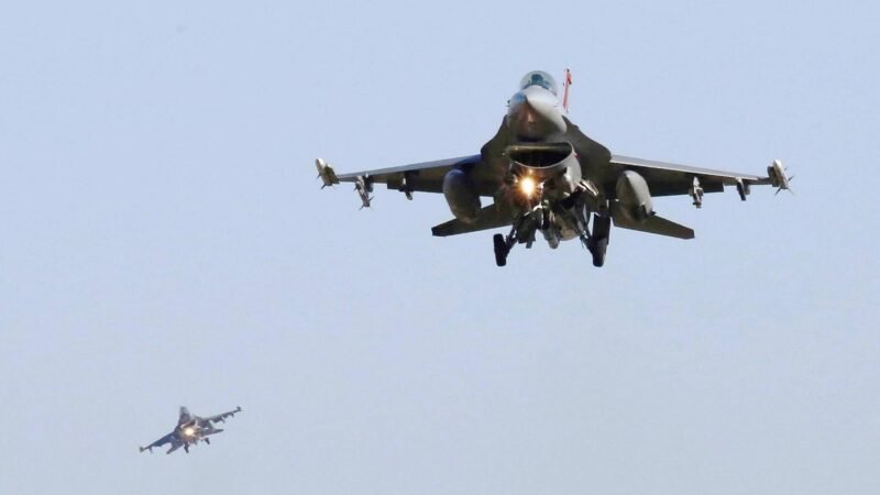 Cacas-F-16-da-Tailandia-Ataca-o-Camboja