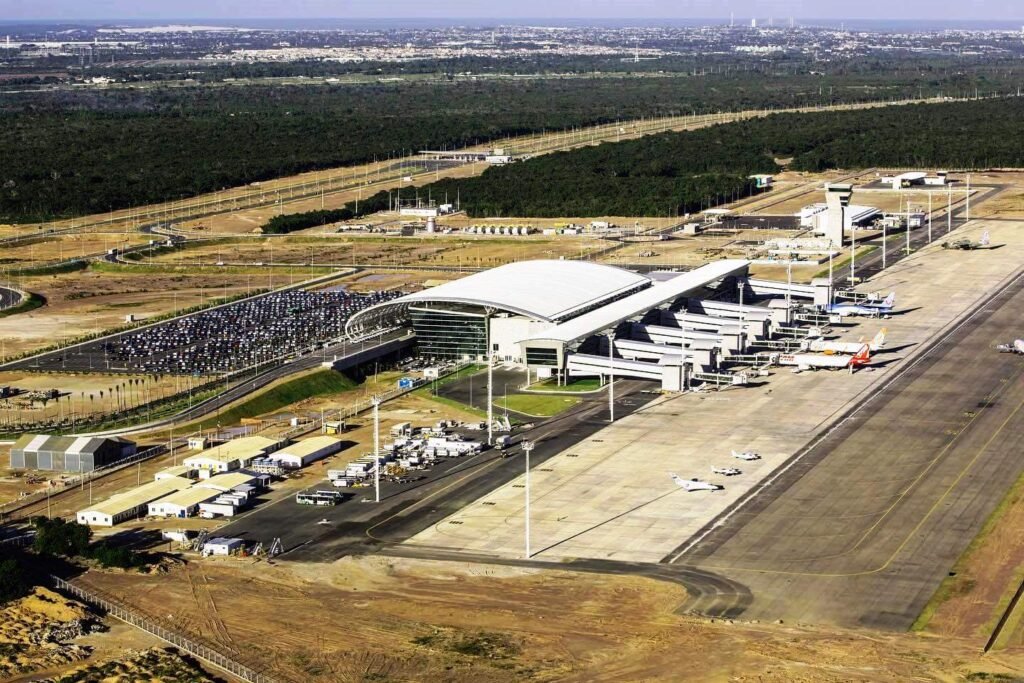 O aeroporto de Natal não recebe mais voos internacionais desviados por falta de trator rebocador compatível com aeronaves de categoria E, aquelas com envergadura superior a 52 metros. Apesar de ter estrutura para receber modelos como Airbus A330, A340 e Boeing 787, essa limitação técnica compromete operações regulares e emergenciais.