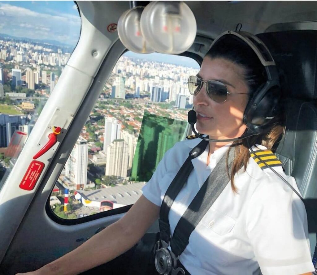Cmte Melissa Medrano_Piloto de Helicóptero Offshore